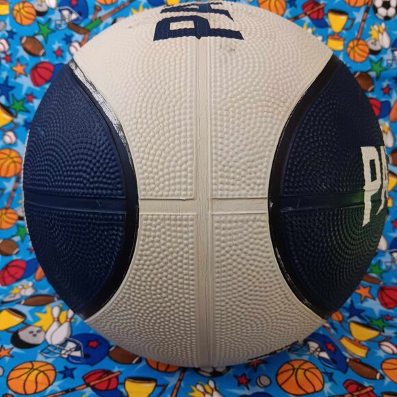2018 New England Patriots BASKETBALL - Made by Good Stuff - Inflates to 8-9 Lbs - Picture 6 of 7